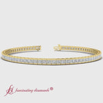 Load and play video in Gallery viewer, princess-cut-half-bezel-tennis-bracelet-in-yellow-gold-render-fdbrcpr10578-4-00-ct
