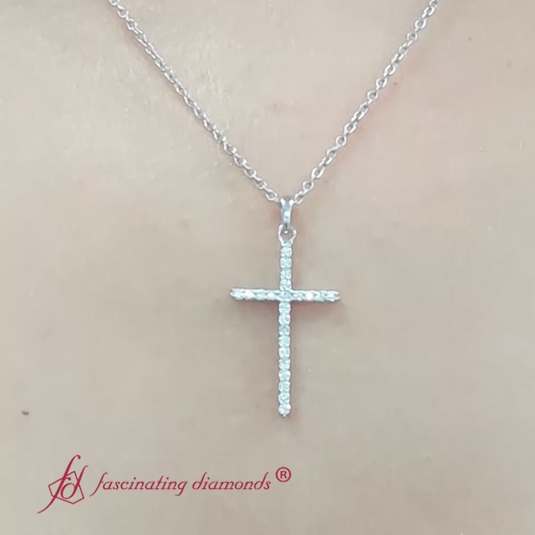simple-diamond-cross-pendant-in-white-gold-fdpd10797-video1