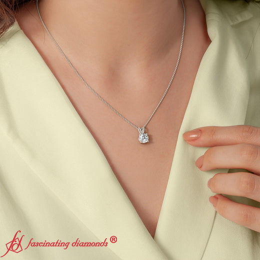 round-4-prong-solitaire-diamond-1-carat-pendant-in-FDPD8469ANGLE1-RO-wg.jpg?v=1765777908