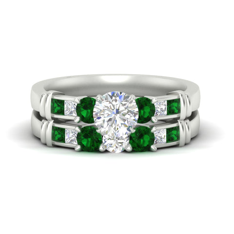 round-cut-bridal-ring-set-with-emerald-princess-channel-accents-in-white-gold-fdens286rogemgrsleep-nl-wg.jpg
