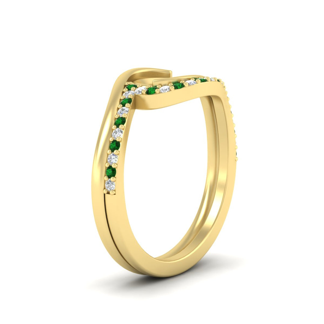 semi-mount-swirl-emerald-wedding-band-set-in-yellow-gold-fdens7806smgemgrangle2-nl-yg.jpg?v=1759906665