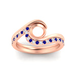 Load image into Gallery viewer, semi-mount-swirl-sapphire-wedding-band-set-in-rose-gold-fdens7806smgsablangle5-nl-rg.jpg?v=1759906665
