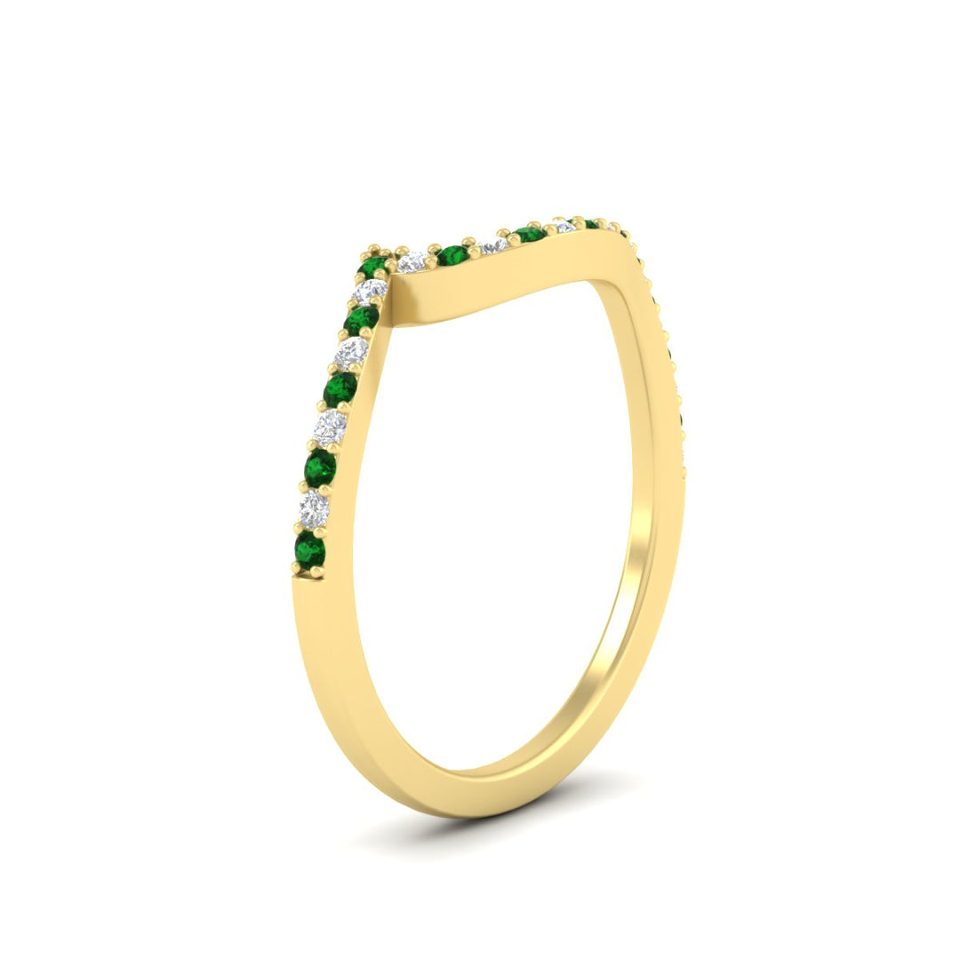 swirl-pave-emerald-wedding-band-in-yellow-gold-fdens7806ovbgemgrangle2-nl-yg.jpg?v=1759992381