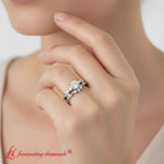 Load image into Gallery viewer, Twisted Vine Vintage Band Round Cut Diamond Wedding Ring Set
