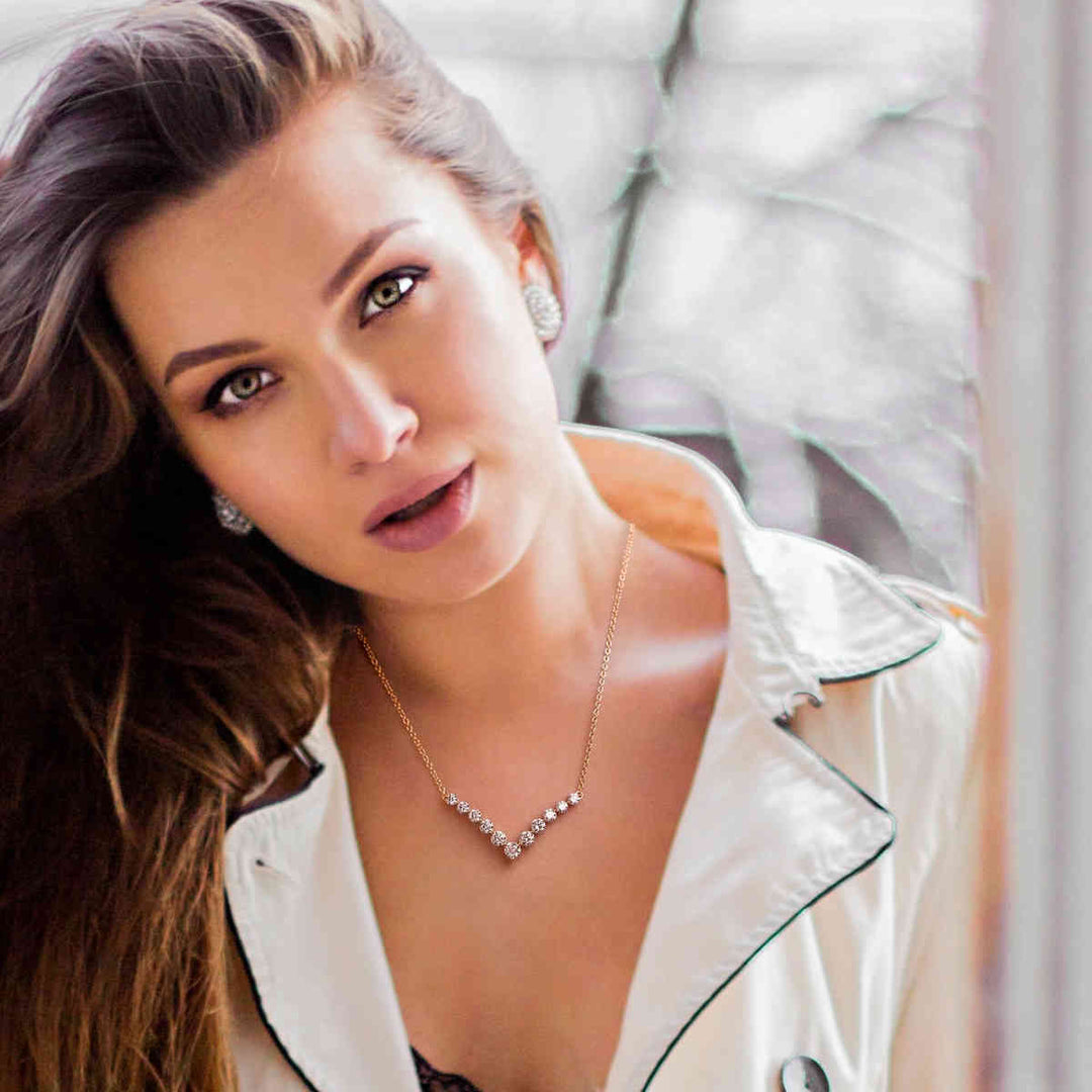 1-carat-graduated-diamond-v-shaped-necklace-in-FDNK8068ANGLE1-1.00-CT-NL-RG