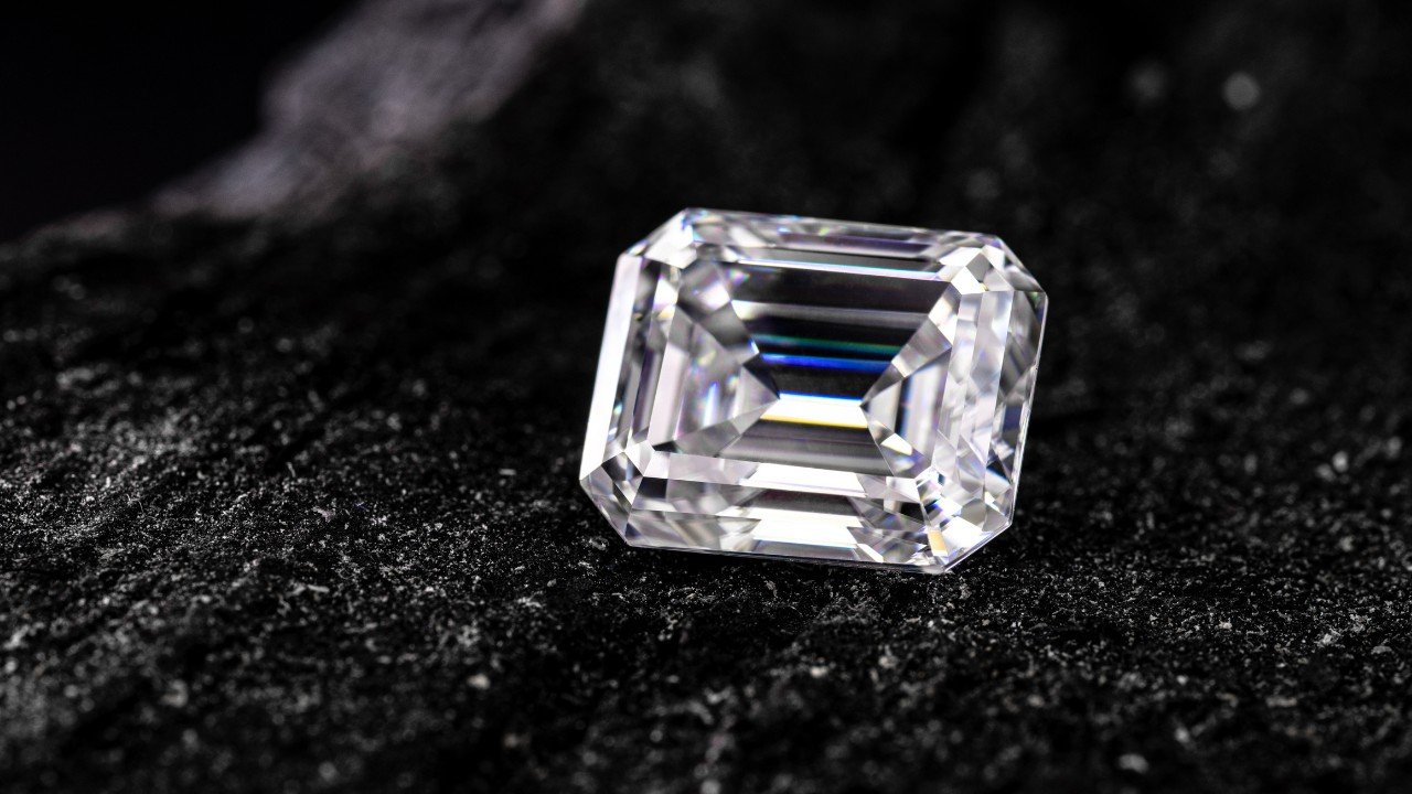 Shop GIA 1 Carat Emerald Shaped Diamonds